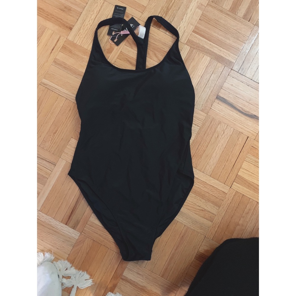 One-piece bathing suit